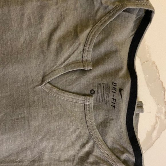 Nike women's long-sleeved Dri-Fit - Picture 3 of 3